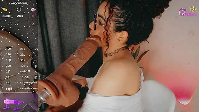 Queen_Deepthroat's Live XXX Chat