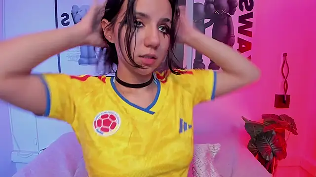 HollyPeach Live XXX-chat