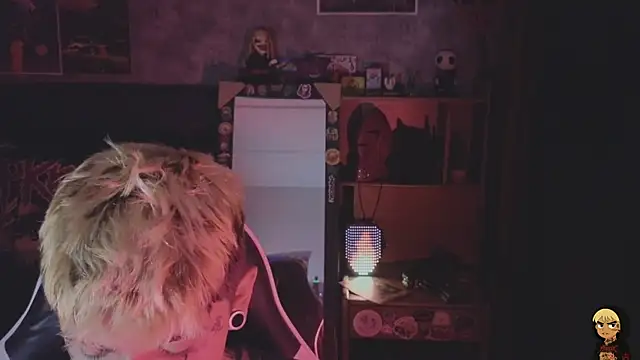 AcidMilo live XXX chat