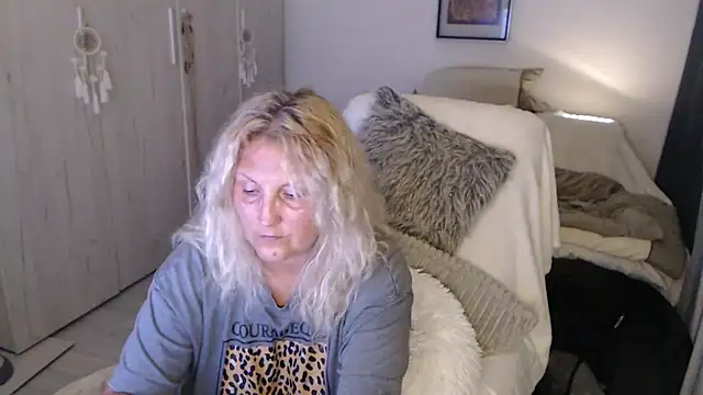 Divineblond Live XXX-chat