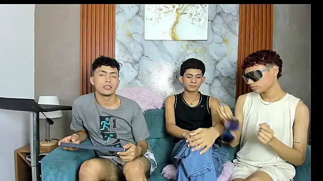 Czat XXX na żywo – AVENGER_BOYS2026