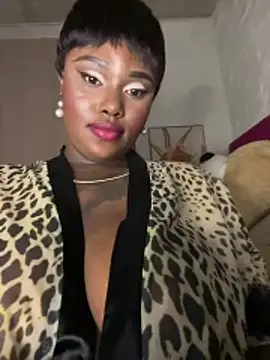 QUEEN_NOBUHLE_FEMDOM_777のライブXXXチャット