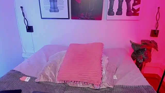 HollyPeach Adlı Modelin Canlı XXX Sohbeti