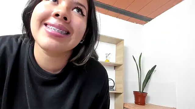 LinaBrowm Chat XXX in diretta
