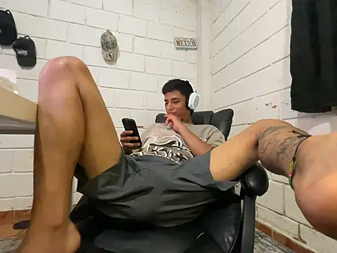 Max_TheHorseDick's Live XXX Chat