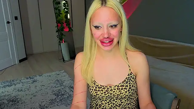 Luna_Beverly Chat XXX in diretta