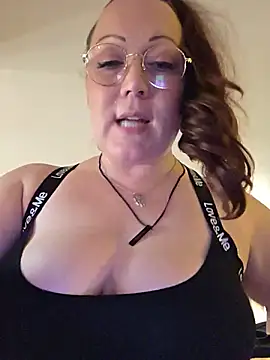 BBWQUEENBEEE Chat XXX in diretta