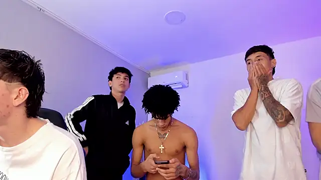 Handsomeboyss19's Live XXX Chat