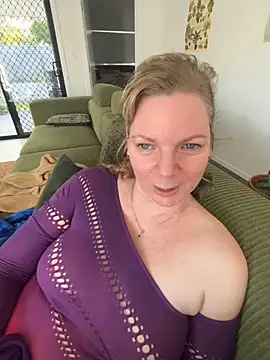 l4dyc4pricorn76 Chat XXX in diretta