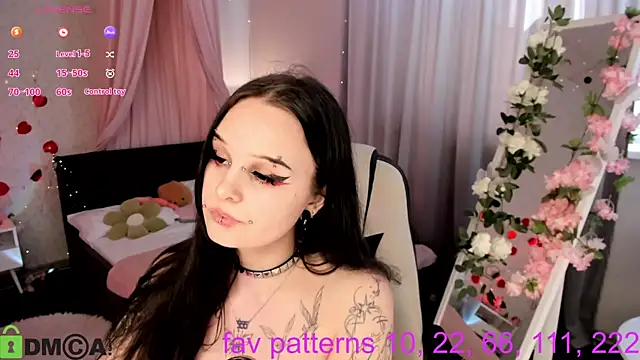 Cassies-Sandyy Adlı Modelin Canlı XXX Sohbeti