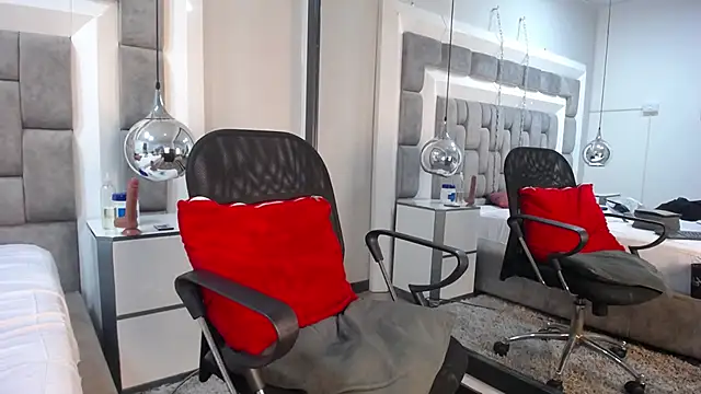 Lucie_Red XXX чат на живо