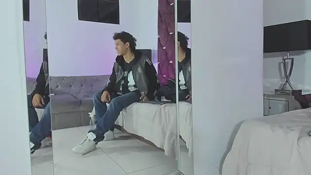TonyBenedetti élő XXX-chatje