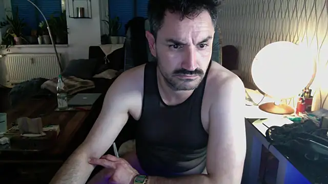 Chat +18 de tomz0819 ao vivo