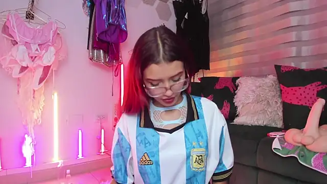 Chat +18 de Cherry_Scarlet_ ao vivo
