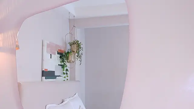 VioletBloomm Adlı Modelin Canlı XXX Sohbeti