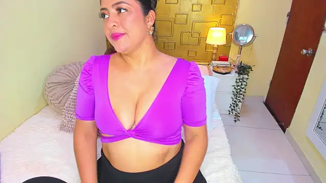 Chat +18 de Julia_Haye ao vivo