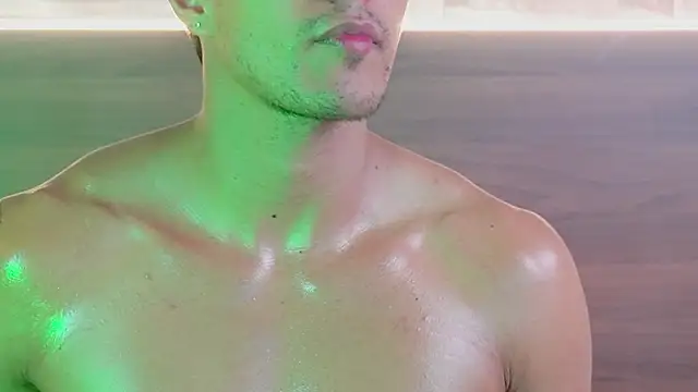 Chat +18 de aaron_bolt ao vivo