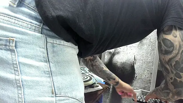 Czat XXX na żywo – Gury_tattoo
