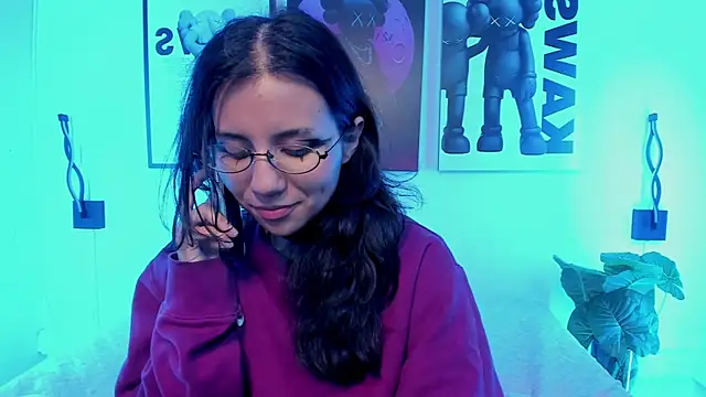 XXX chat uživo modela HollyPeach