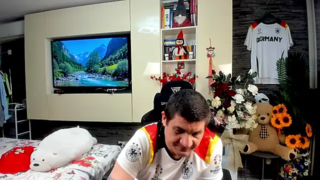 SpartacusDaddy48 élő XXX-chatje