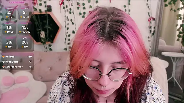 Chat +18 de Alice_Nyx ao vivo