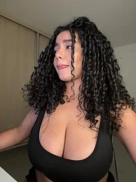 Curlyierr live XXX chat