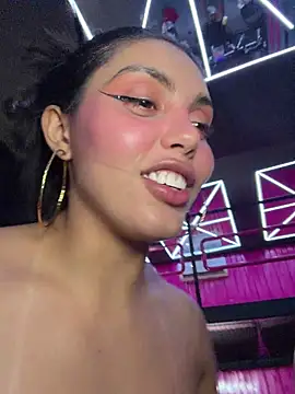 zui_lu লাইভ XXX চ্যাট