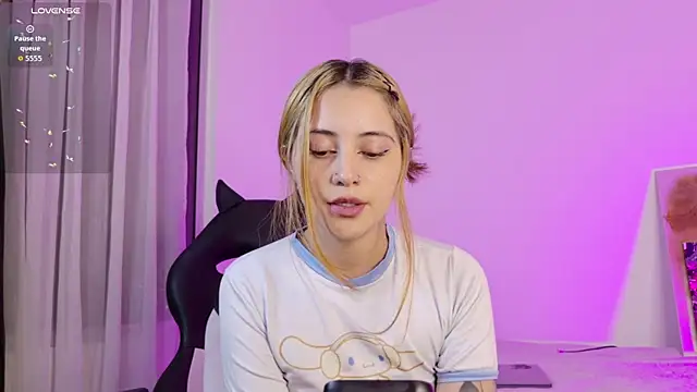 annie_mora élő XXX-chatje