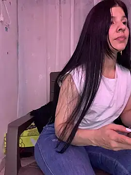 Estefani_32 Adlı Modelin Canlı XXX Sohbeti