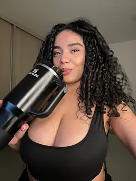 แชท XXX สดของ Curlyierr