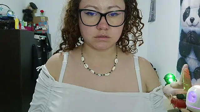 curly_greeneyedn Live XXX chat