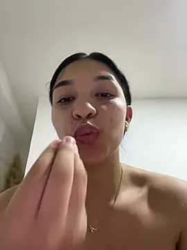 Hhannachiki's Live XXX Chat
