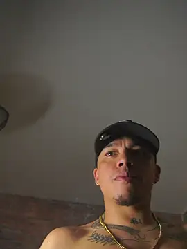 AlphaMasterXxx 라이브 XXX 채팅
