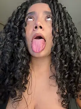 Curlyierr Chat XXX live