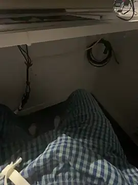 awesomemilkss Show in webcam