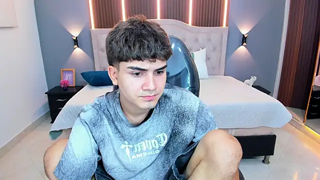 Živý XXX chat Tommy18__