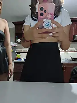 Chat +18 de TaraaHot ao vivo