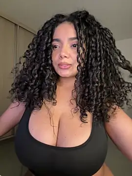 Curlyierr's Live XXX Chat