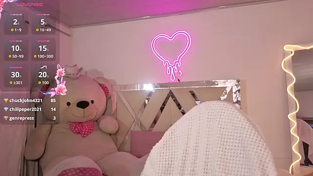 saaya_tay élő XXX-chatje