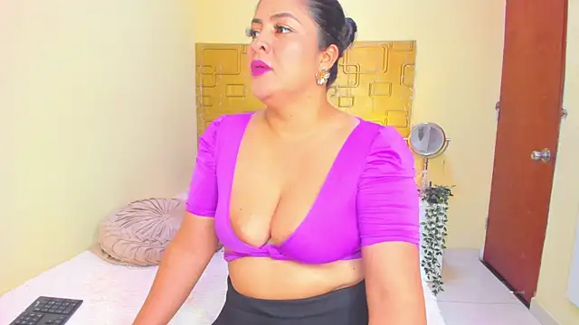 Julia_Haye – Naživo XXX chat