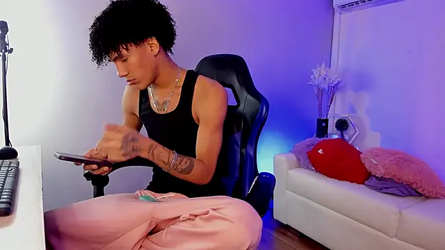 Chatroom XXX en direct de NoahBull19