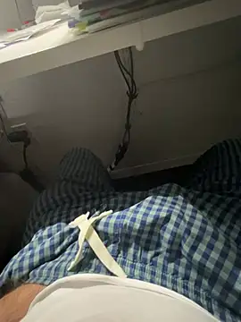 awesomemilkss webcam show