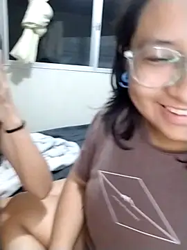 sarah12333's Live XXX Chat
