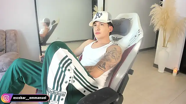 escobar_emmanuel's Live XXX Chat