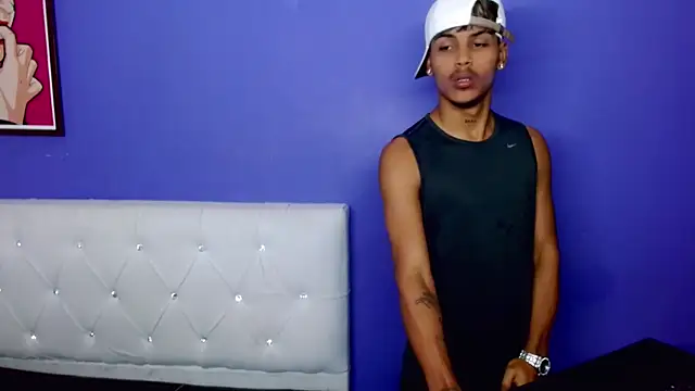 XXX chat uživo modela Angel_foxc13