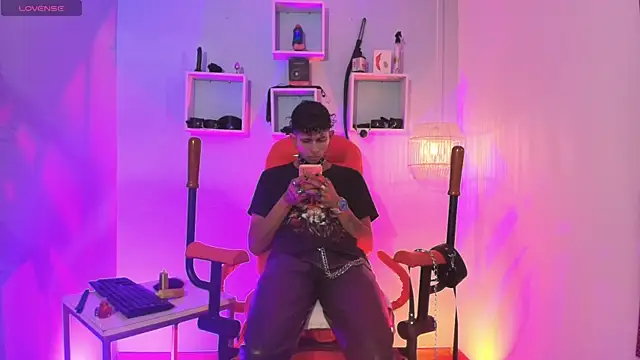 Maximoking26's Live XXX Chat