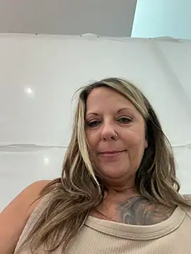XXX chat uživo modela RubyInk