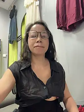 honghong_mother Adlı Modelin Canlı XXX Sohbeti