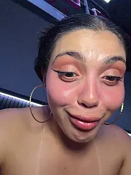 zui_lu's Live XXX Chat