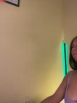 Chatroom XXX en direct de KIARAPRETTY